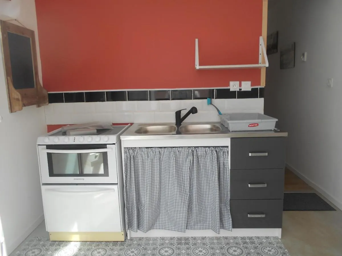 Maison Bleue Vichy 0*,