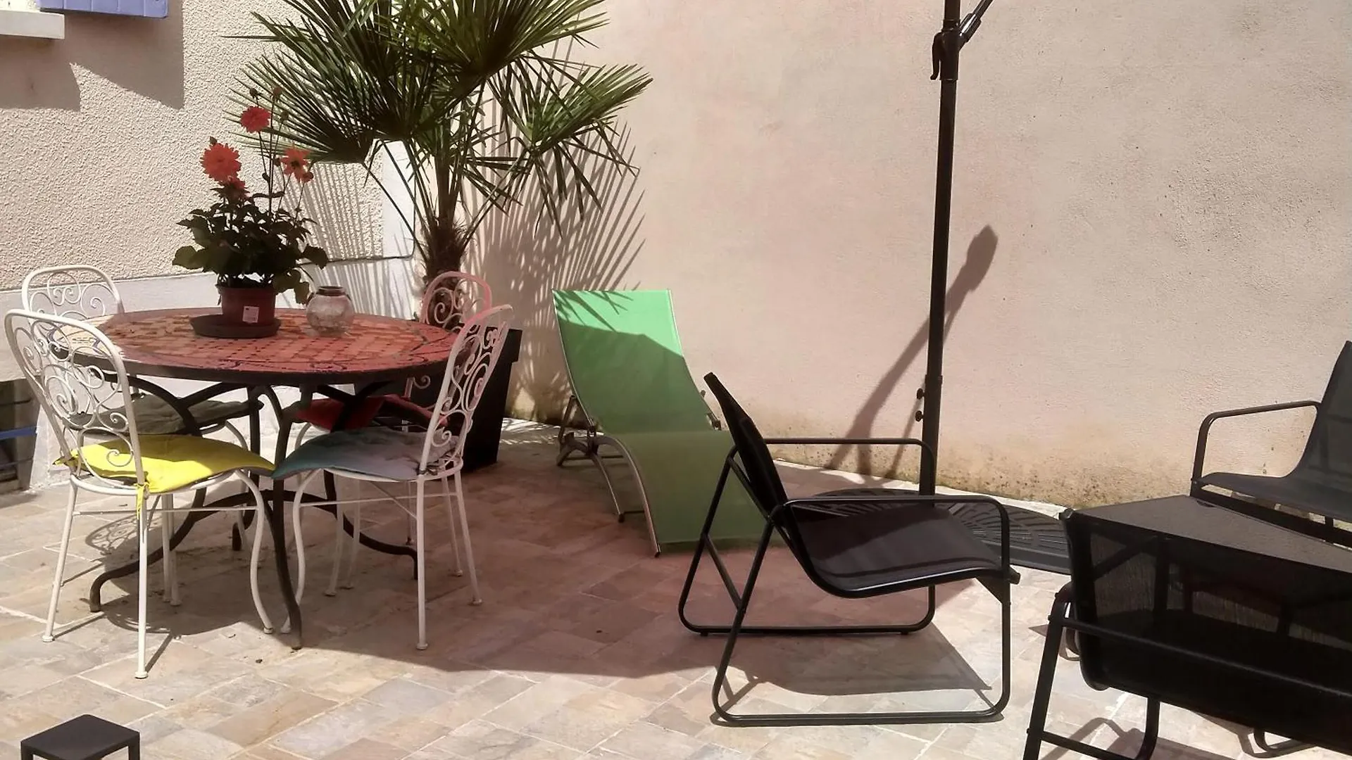 Maison Bleue contacts